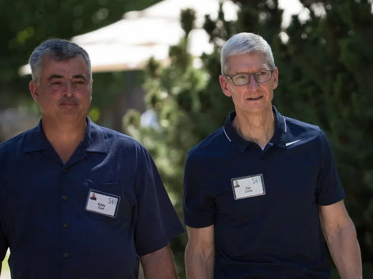 CEO Apple thức dậy mỗi sáng lúc 3h45 và đọc 800 email một ngày - Ảnh 12. CEO Apple thức dậy mỗi sáng lúc 3h45 và đọc 800 email một ngày - Ảnh 12.