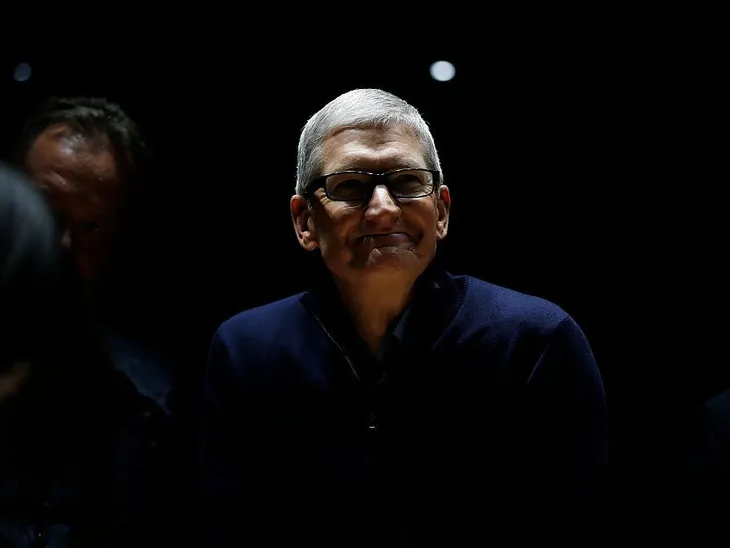 CEO Apple thức dậy mỗi sáng lúc 3h45 và đọc 800 email một ngày - Ảnh 2. CEO Apple thức dậy mỗi sáng lúc 3h45 và đọc 800 email một ngày - Ảnh 2.