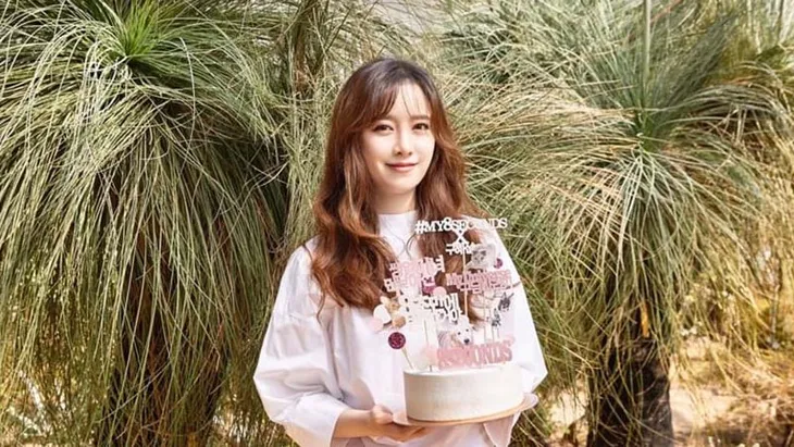 Goo Hye Sun bất ngờ cắt phăng mái tóc dài - Ảnh 1. Goo Hye Sun bất ngờ cắt phăng mái tóc dài - Ảnh 1.