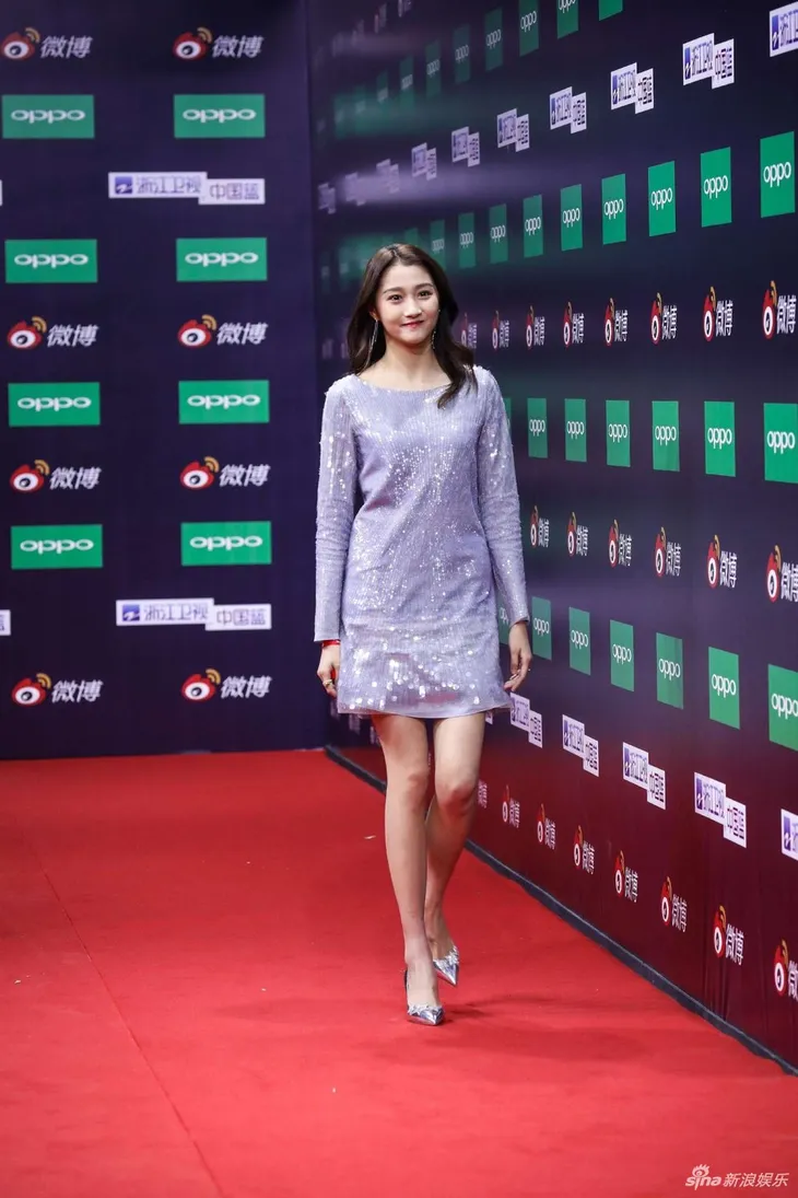 Angelababy lấn át dàn mỹ nhân trên thảm đỏ Đêm hội Weibo 2018 - Ảnh 10. Angelababy lấn át dàn mỹ nhân trên thảm đỏ Đêm hội Weibo 2018 - Ảnh 10.