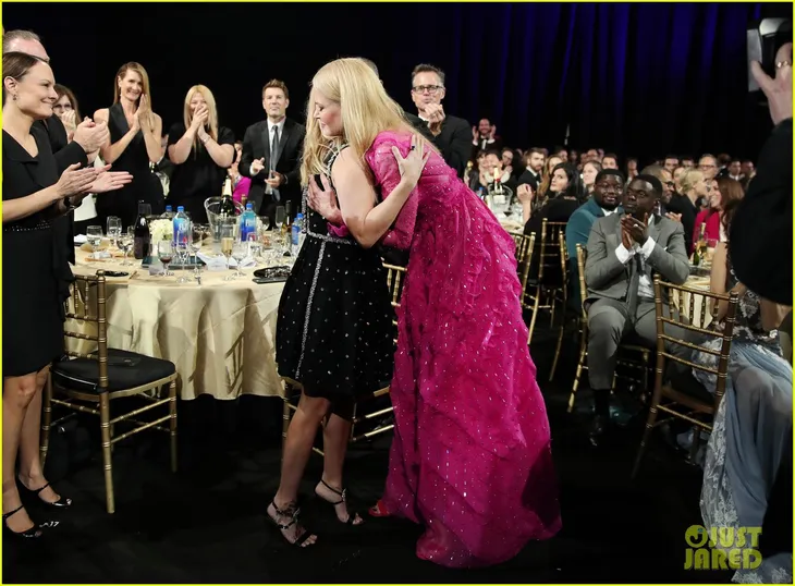 Đầu năm 2018, Nicole Kidman liên tiếp gặt hái giải thưởng - Ảnh 2. Đầu năm 2018, Nicole Kidman liên tiếp gặt hái giải thưởng - Ảnh 2.