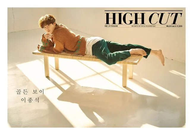 Lee Jong Suk nói về quyết định đúng đắn nhất trong năm 2017 - Ảnh 2. Lee Jong Suk nói về quyết định đúng đắn nhất trong năm 2017 - Ảnh 2.