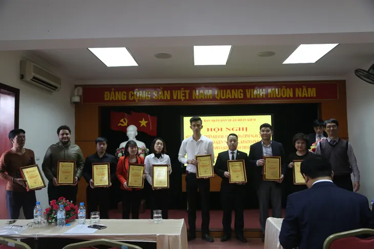 Hơn 50% nhà hàng, khách sạn tại Quận Hoàn Kiếm, Hà Nội đạt tiêu chí không khói thuốc - Ảnh 4. Hơn 50% nhà hàng, khách sạn tại Quận Hoàn Kiếm, Hà Nội đạt tiêu chí không khói thuốc - Ảnh 4.