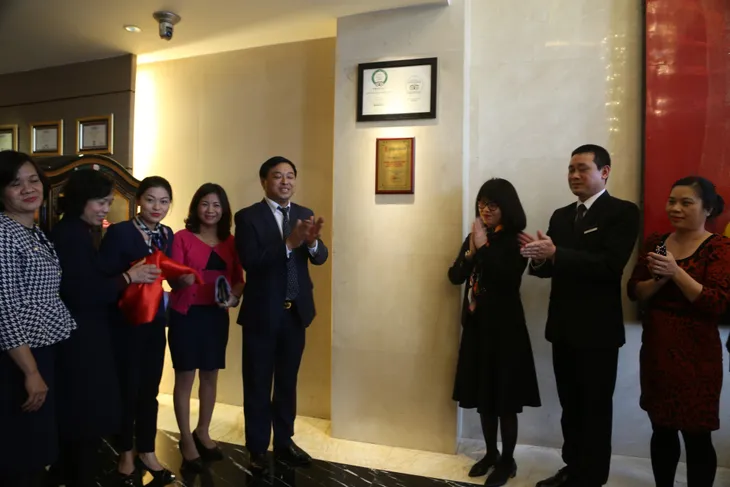 Hơn 50% nhà hàng, khách sạn tại Quận Hoàn Kiếm, Hà Nội đạt tiêu chí không khói thuốc - Ảnh 5. Hơn 50% nhà hàng, khách sạn tại Quận Hoàn Kiếm, Hà Nội đạt tiêu chí không khói thuốc - Ảnh 5.
