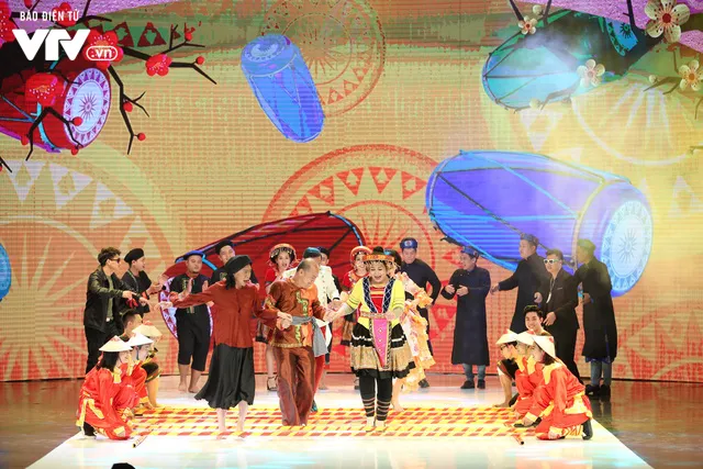 Công Lý hóa bà lão nhảy sạp cùng Hồng Vân trên sân khấu Gala cười 2018 - Ảnh 5. Công Lý hóa bà lão nhảy sạp cùng Hồng Vân trên sân khấu Gala cười 2018 - Ảnh 5.