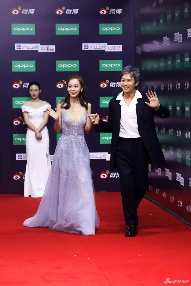 Angelababy lấn át dàn mỹ nhân trên thảm đỏ Đêm hội Weibo 2018 - Ảnh 5. Angelababy lấn át dàn mỹ nhân trên thảm đỏ Đêm hội Weibo 2018 - Ảnh 5.