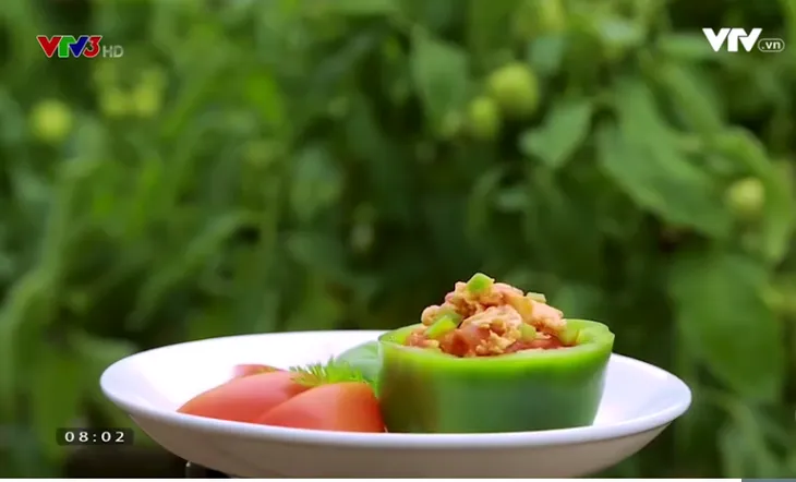Trứng xào cà chua tam sắc - món ngon bạn đã thử? - Ảnh 1. Trứng xào cà chua tam sắc - món ngon bạn đã thử? - Ảnh 1.