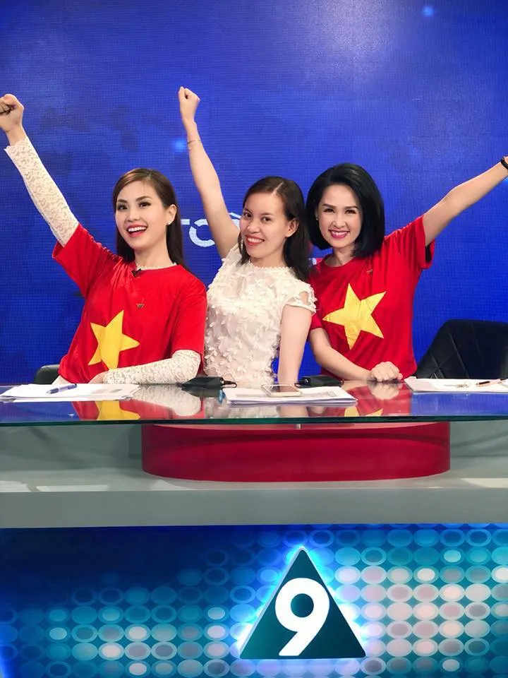 Dàn MC VTV nô nức khoe ảnh mừng U23 Việt Nam chiến thắng - Ảnh 5. Dàn MC VTV nô nức khoe ảnh mừng U23 Việt Nam chiến thắng - Ảnh 5.