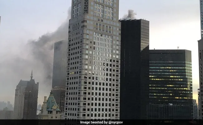 Mỹ: Hỏa hoạn tại Tháp Trump ở New York, 2 người bị thương - Ảnh 2. Mỹ: Hỏa hoạn tại Tháp Trump ở New York, 2 người bị thương - Ảnh 2.