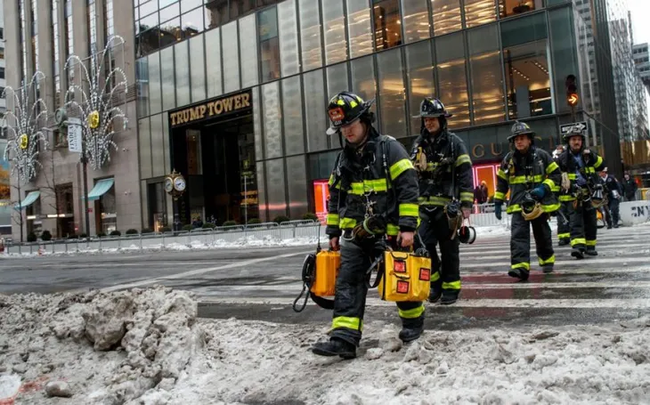 Mỹ: Hỏa hoạn tại Tháp Trump ở New York, 2 người bị thương - Ảnh 4. Mỹ: Hỏa hoạn tại Tháp Trump ở New York, 2 người bị thương - Ảnh 4.
