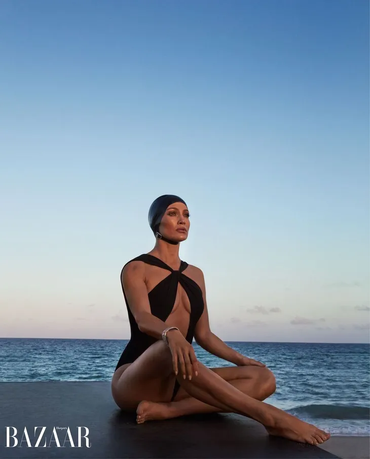 Khi Jennifer Lopez mặc đồ bơi và... bay - Ảnh 6. Khi Jennifer Lopez mặc đồ bơi và... bay - Ảnh 6.