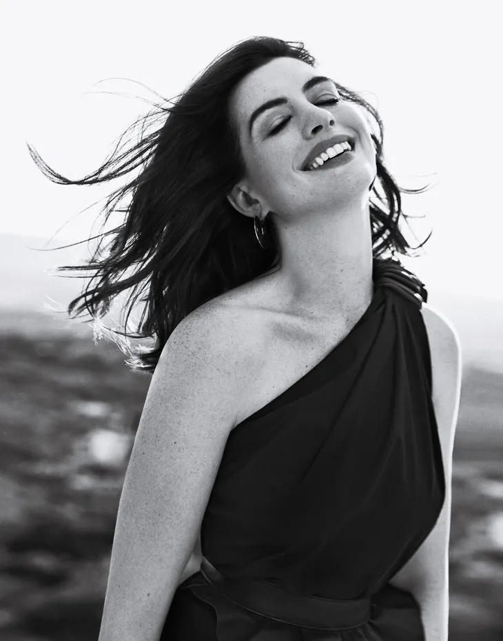 Anne Hathaway luôn luôn là công chúa! - Ảnh 2. Anne Hathaway luôn luôn là công chúa! - Ảnh 2.