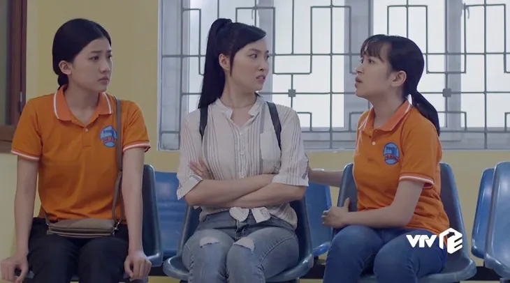 Những cô gái trong thành phố - Tập 8: Hoa - Lý lo sốt vó vì bị bắt quả tang tuồn hàng - Ảnh 1. Những cô gái trong thành phố - Tập 8: Hoa - Lý lo sốt vó vì bị bắt quả tang tuồn hàng - Ảnh 1.