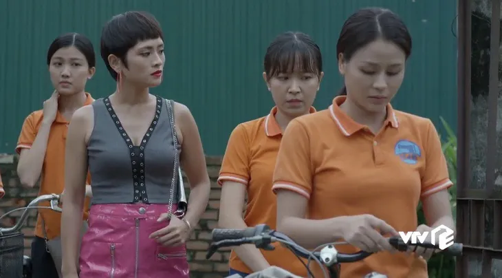 Những cô gái trong thành phố - Tập 8: Lâm đồ tể khiến cả xóm trọ khiếp sợ, Ly chanh chua gây hấn - Ảnh 4. Những cô gái trong thành phố - Tập 8: Lâm đồ tể khiến cả xóm trọ khiếp sợ, Ly chanh chua gây hấn - Ảnh 4.