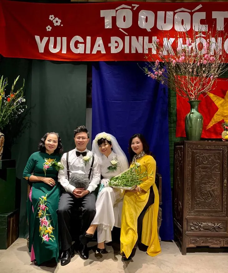 MC Thảo Vân gây sốc khi công bố bộ ảnh cưới thời bao cấp - Ảnh 2. MC Thảo Vân gây sốc khi công bố bộ ảnh cưới thời bao cấp - Ảnh 2.