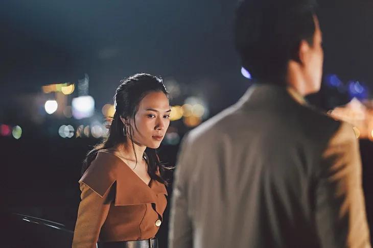 Mỹ Tâm khoe gu thời trang đẳng cấp trong Chị trợ lý của anh - Ảnh 6. Mỹ Tâm khoe gu thời trang đẳng cấp trong Chị trợ lý của anh - Ảnh 6.