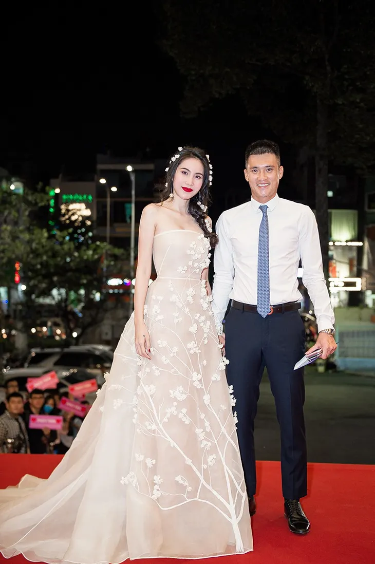 Thủy Tiên đẹp mong manh bên Công Vinh tại Lễ trao giải Làn sóng xanh - Ảnh 2. Thủy Tiên đẹp mong manh bên Công Vinh tại Lễ trao giải Làn sóng xanh - Ảnh 2.