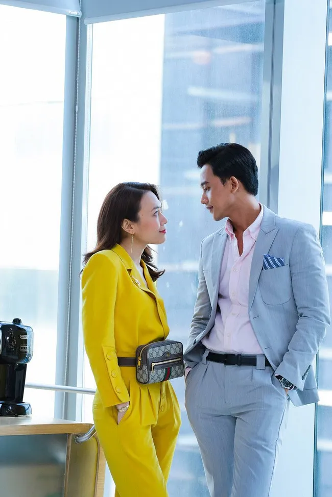 Mỹ Tâm khoe gu thời trang đẳng cấp trong Chị trợ lý của anh - Ảnh 3. Mỹ Tâm khoe gu thời trang đẳng cấp trong Chị trợ lý của anh - Ảnh 3.