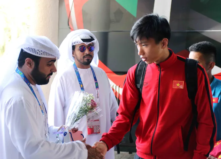 ĐT Việt Nam tới Al Ain bằng xe bus, chuẩn bị cho trận quyết định với ĐT Yemen - Ảnh 6. ĐT Việt Nam tới Al Ain bằng xe bus, chuẩn bị cho trận quyết định với ĐT Yemen - Ảnh 6.