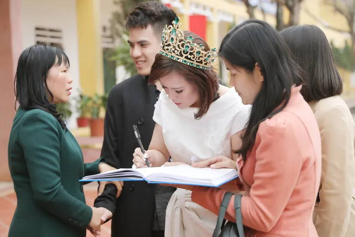 Mrs Việt Nam ráo riết chuẩn bị cho cuộc thi quốc tế - Ảnh 2. Mrs Việt Nam ráo riết chuẩn bị cho cuộc thi quốc tế - Ảnh 2.