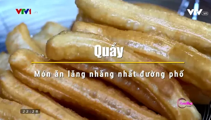 Thưởng thức quẩy nóng giòn rụm cho ngày đông lạnh Hà Nội - Ảnh 1. Thưởng thức quẩy nóng giòn rụm cho ngày đông lạnh Hà Nội - Ảnh 1.
