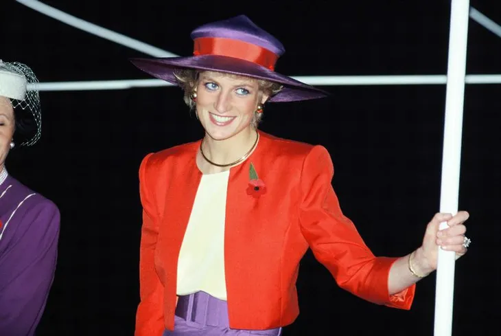 Công nương Meghan phá lệ để tưởng niệm Công nương Diana - Ảnh 3. Công nương Meghan phá lệ để tưởng niệm Công nương Diana - Ảnh 3.