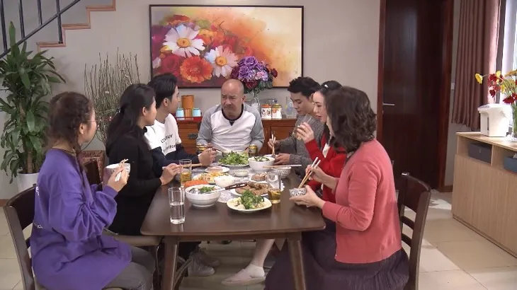 Mẹ ơi, bố đâu rồi? - Tập cuối: Ông Mạnh, bà Vân buồn rầu khi các con đón Tết xa nhà - Ảnh 3. Mẹ ơi, bố đâu rồi? - Tập cuối: Ông Mạnh, bà Vân buồn rầu khi các con đón Tết xa nhà - Ảnh 3.