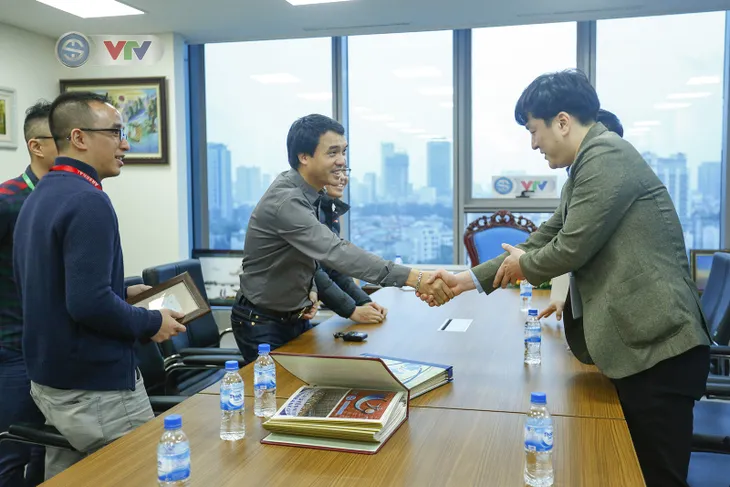 Đài truyền hình lâu đời nhất Hàn Quốc tới Việt Nam làm phim tài liệu về HLV Park Hang Seo - Ảnh 2. Đài truyền hình lâu đời nhất Hàn Quốc tới Việt Nam làm phim tài liệu về HLV Park Hang Seo - Ảnh 2.