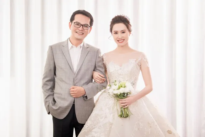 Ngắm bộ ảnh cưới ngọt ngào của NSND Trung Hiếu - Ảnh 8. Ngắm bộ ảnh cưới ngọt ngào của NSND Trung Hiếu - Ảnh 8.