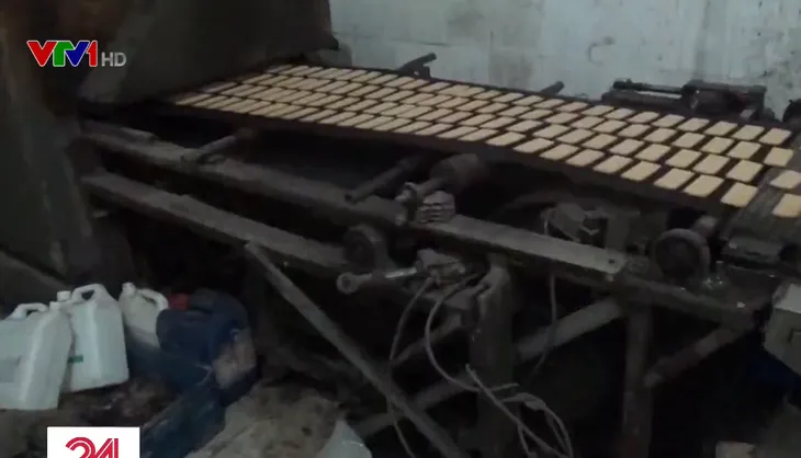 Rùng mình cơ sở sản xuất bánh kẹo siêu bẩn tại La Phù - Ảnh 1. Rùng mình cơ sở sản xuất bánh kẹo siêu bẩn tại La Phù - Ảnh 1.