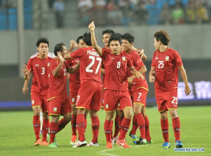 Xác định 2 cặp đấu đầu tiên vòng 1/8 của Asian Cup, CĐV Thái Lan thở phào - Ảnh 1. Xác định 2 cặp đấu đầu tiên vòng 1/8 của Asian Cup, CĐV Thái Lan thở phào - Ảnh 1.