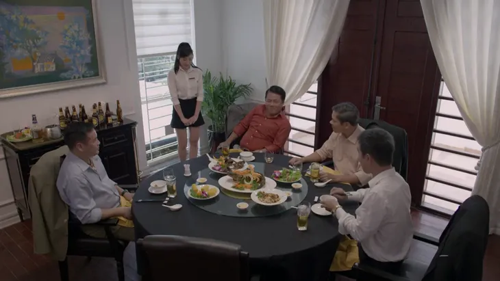 Những cô gái trong thành phố - Tập 10: Trúc bị khách sàm sỡ rồi thản nhiên đổ lỗi tại cái tay hư - Ảnh 2. Những cô gái trong thành phố - Tập 10: Trúc bị khách sàm sỡ rồi thản nhiên đổ lỗi tại cái tay hư - Ảnh 2.