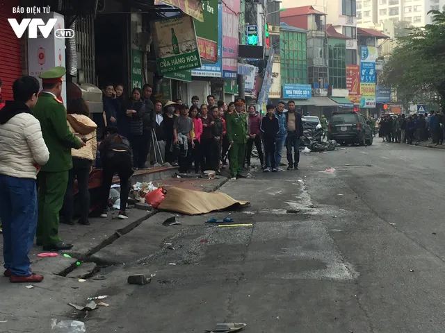 Xe điên đâm liên hoàn trên phố Ngọc Khánh, 1 người thiệt mạng - Ảnh 6. Xe điên đâm liên hoàn trên phố Ngọc Khánh, 1 người thiệt mạng - Ảnh 6.