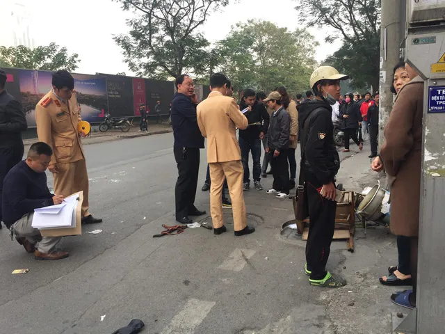 Xe điên đâm liên hoàn trên phố Ngọc Khánh, 1 người thiệt mạng - Ảnh 8. Xe điên đâm liên hoàn trên phố Ngọc Khánh, 1 người thiệt mạng - Ảnh 8.