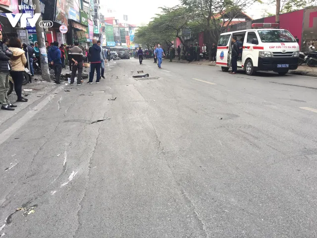 Xe điên đâm liên hoàn trên phố Ngọc Khánh, 1 người thiệt mạng - Ảnh 9. Xe điên đâm liên hoàn trên phố Ngọc Khánh, 1 người thiệt mạng - Ảnh 9.