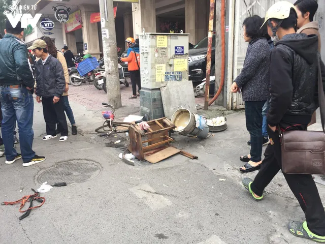 Xe điên đâm liên hoàn trên phố Ngọc Khánh, 1 người thiệt mạng - Ảnh 11. Xe điên đâm liên hoàn trên phố Ngọc Khánh, 1 người thiệt mạng - Ảnh 11.