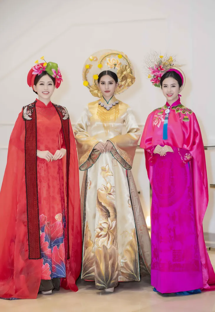 Hoa hậu Tiểu Vy quyền lực như Hoàng hậu trên sân khấu ở Hạ Long - Ảnh 7. Hoa hậu Tiểu Vy quyền lực như Hoàng hậu trên sân khấu ở Hạ Long - Ảnh 7.