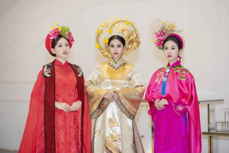 Hoa hậu Tiểu Vy quyền lực như Hoàng hậu trên sân khấu ở Hạ Long - Ảnh 8. Hoa hậu Tiểu Vy quyền lực như Hoàng hậu trên sân khấu ở Hạ Long - Ảnh 8.