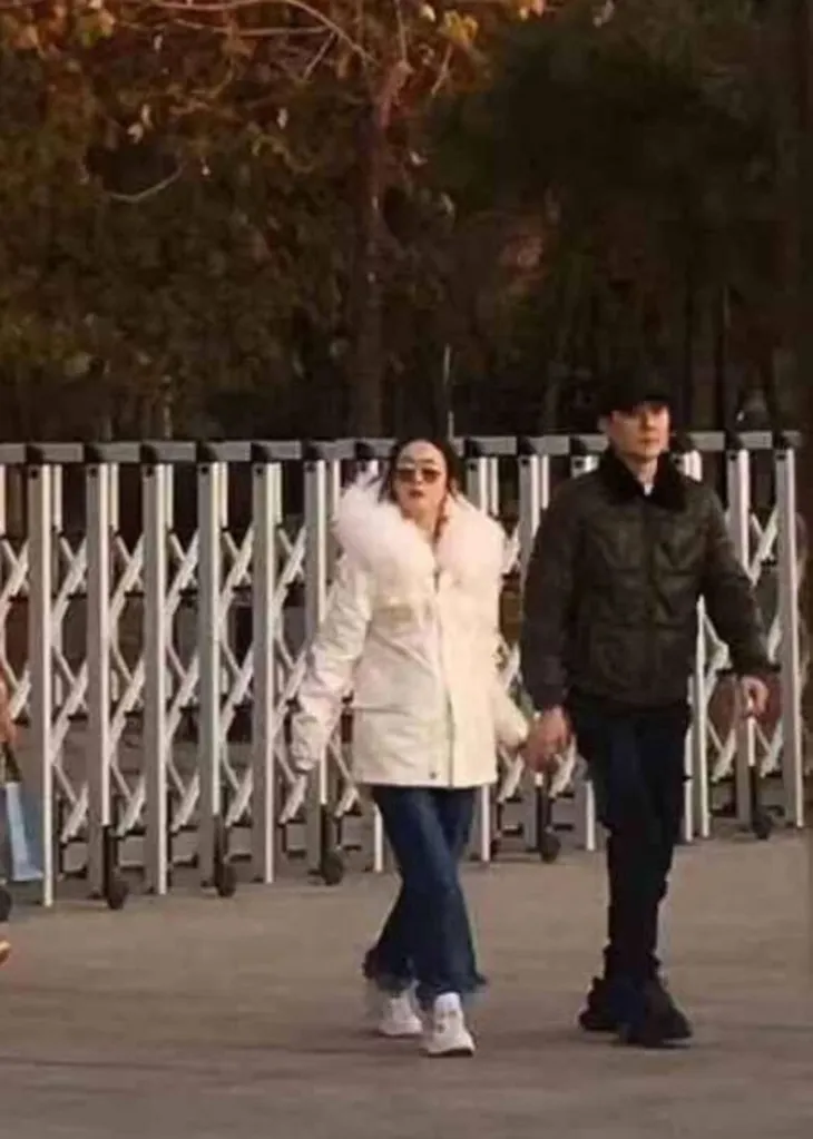 Triệu Lệ Dĩnh xác nhận đã mang bầu! - Ảnh 1. Triệu Lệ Dĩnh xác nhận đã mang bầu! - Ảnh 1.