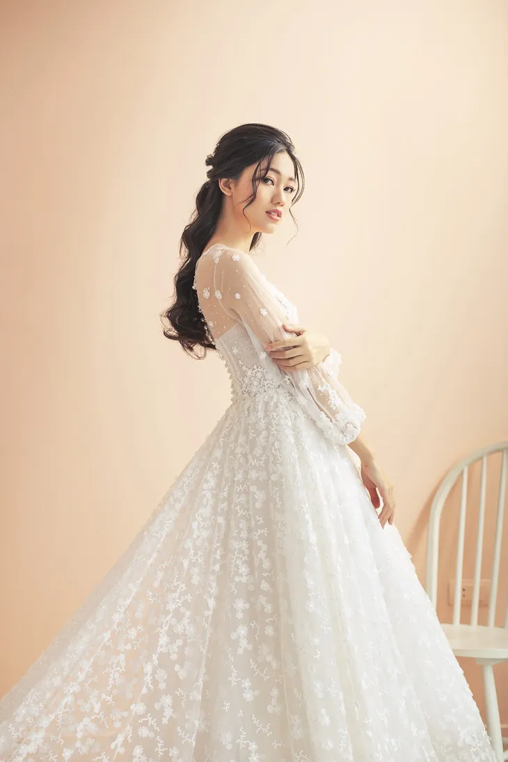 Á hậu Thanh Tú tung ảnh cưới hậu kết hôn với chồng đại gia - Ảnh 2. Á hậu Thanh Tú tung ảnh cưới hậu kết hôn với chồng đại gia - Ảnh 2.