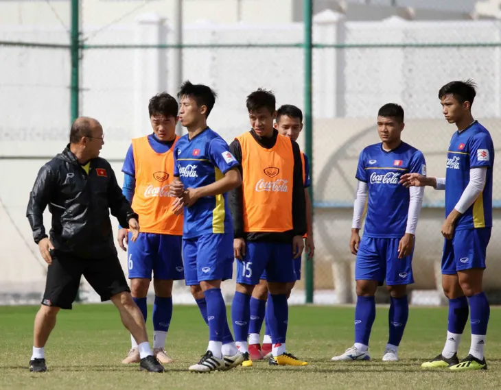 Asian Cup 2019: ĐT Việt Nam tập buổi đầu tiên trong năm mới, sẵn sàng chinh phục thách thức - Ảnh 1. Asian Cup 2019: ĐT Việt Nam tập buổi đầu tiên trong năm mới, sẵn sàng chinh phục thách thức - Ảnh 1.