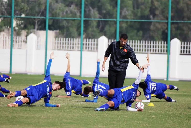 Asian Cup 2019: ĐT Việt Nam tập buổi đầu tiên trong năm mới, sẵn sàng chinh phục thách thức - Ảnh 3. Asian Cup 2019: ĐT Việt Nam tập buổi đầu tiên trong năm mới, sẵn sàng chinh phục thách thức - Ảnh 3.