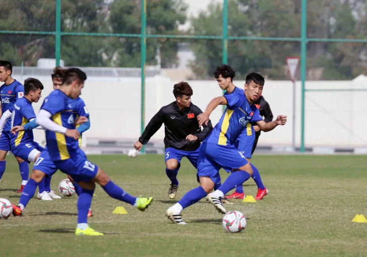Asian Cup 2019: ĐT Việt Nam tập buổi đầu tiên trong năm mới, sẵn sàng chinh phục thách thức - Ảnh 5. Asian Cup 2019: ĐT Việt Nam tập buổi đầu tiên trong năm mới, sẵn sàng chinh phục thách thức - Ảnh 5.
