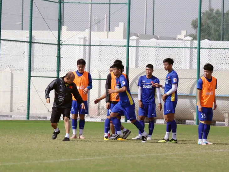 Asian Cup 2019: ĐT Việt Nam tập buổi đầu tiên trong năm mới, sẵn sàng chinh phục thách thức - Ảnh 7. Asian Cup 2019: ĐT Việt Nam tập buổi đầu tiên trong năm mới, sẵn sàng chinh phục thách thức - Ảnh 7.