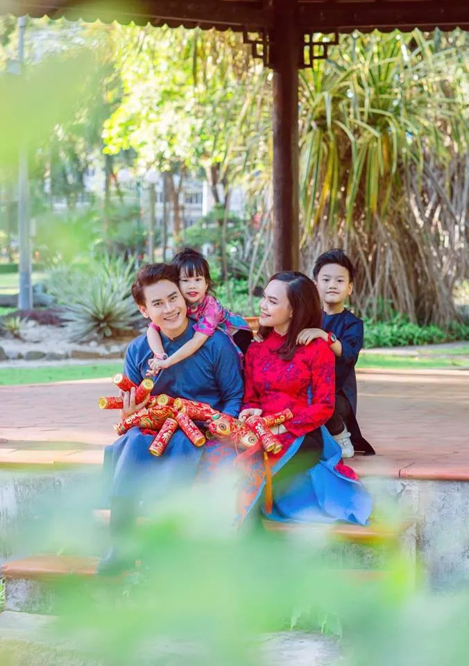 MC Hồng Phúc bật mí bí quyết chọn áo dài cho cả gia đình ngày Tết - Ảnh 2. MC Hồng Phúc bật mí bí quyết chọn áo dài cho cả gia đình ngày Tết - Ảnh 2.
