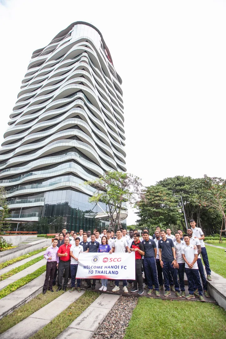 CLB Hà Nội gặp gỡ giao lưu người hâm mộ Việt Nam tại Bangkok (Thái Lan) - Ảnh 1. CLB Hà Nội gặp gỡ giao lưu người hâm mộ Việt Nam tại Bangkok (Thái Lan) - Ảnh 1.