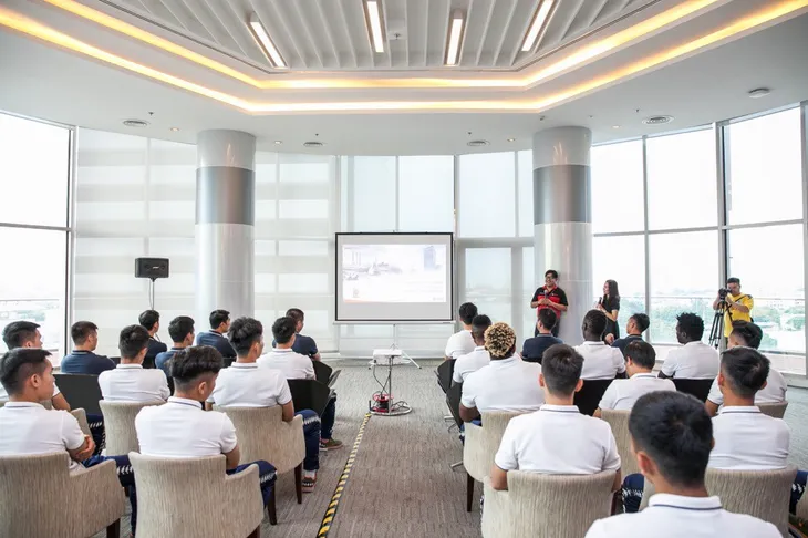 CLB Hà Nội gặp gỡ giao lưu người hâm mộ Việt Nam tại Bangkok (Thái Lan) - Ảnh 2. CLB Hà Nội gặp gỡ giao lưu người hâm mộ Việt Nam tại Bangkok (Thái Lan) - Ảnh 2.