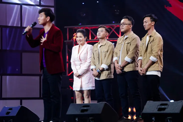 Xuân Bắc “lạy” Phương Uyên và Mỹ Linh trong tập 4 Ban nhạc Việt mùa 2 - Ảnh 3. Xuân Bắc “lạy” Phương Uyên và Mỹ Linh trong tập 4 Ban nhạc Việt mùa 2 - Ảnh 3.