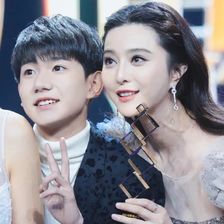 Thành viên TFBoys phủ nhận tin Phạm Băng Băng nợ tiền cát xê - Ảnh 1. Thành viên TFBoys phủ nhận tin Phạm Băng Băng nợ tiền cát xê - Ảnh 1.