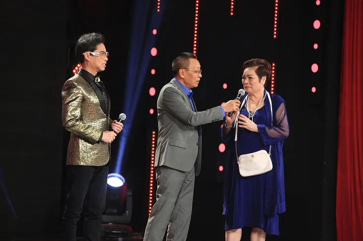 Ký ức vui vẻ: Thanh Bạch - Tự Long hốt hoảng bởi độ đá xoáy của MC Lại Văn Sâm - Ảnh 2.